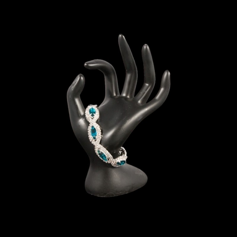 Bracelet Romy : Éclat Cristal et Prestance Scénique | Vicorne Competitor