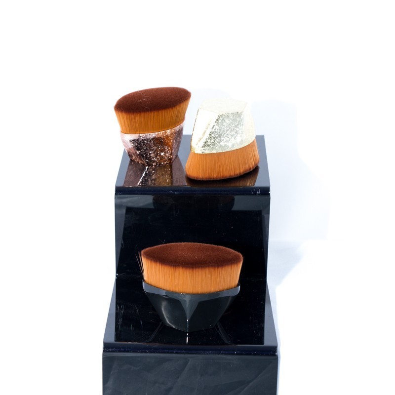 Pinceau Magique : Précision et Teint Parfait | Vicorne Competitor